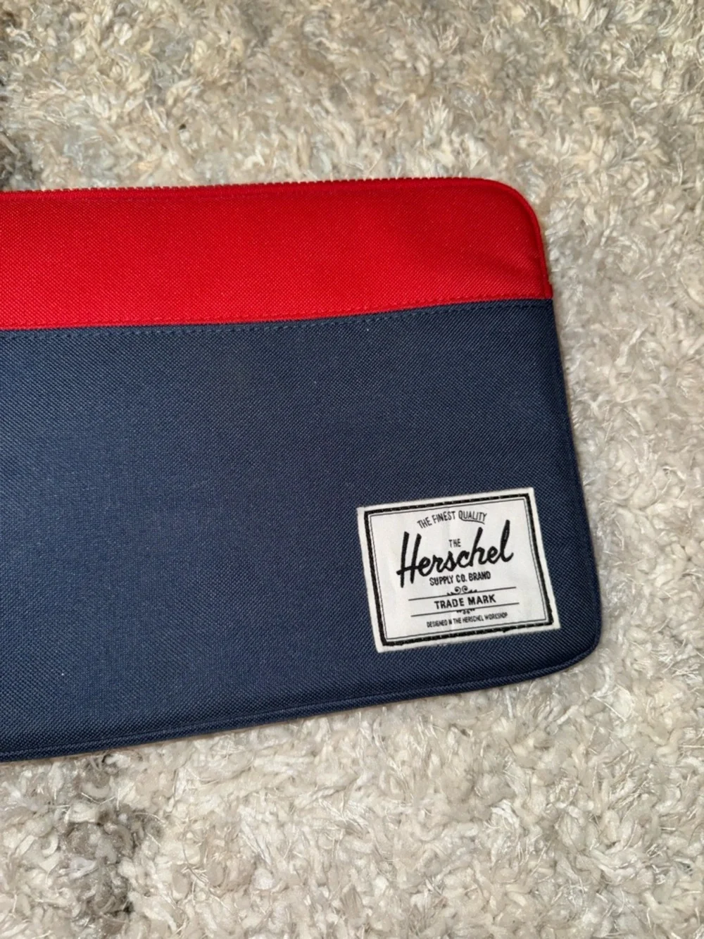 Herschel Supply Co. iPad Mini Tablet Case Padded Zipper Pouch Fleece Lined Red/N
